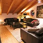 Regina 3*